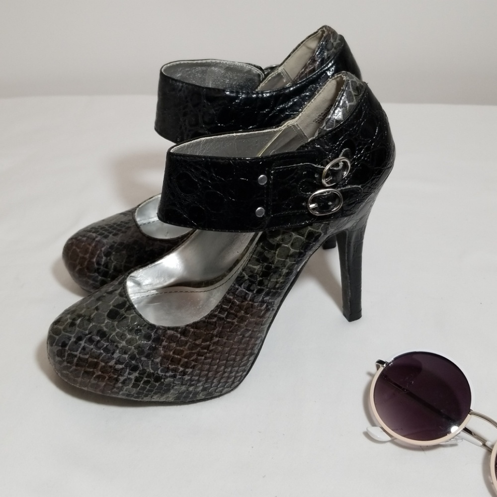 DGY  black patent animal print